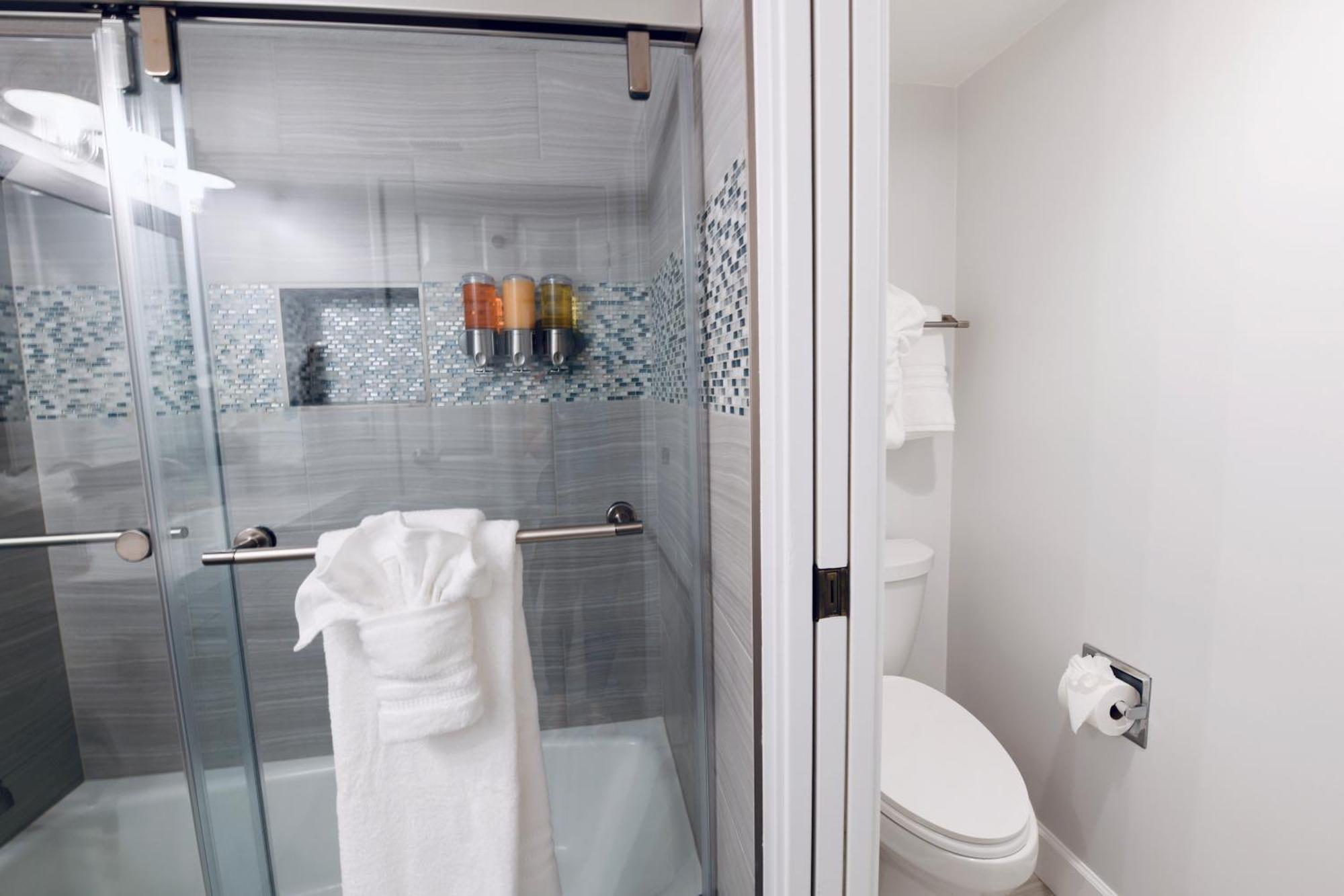 Royal - Ocean View - Heated Pools - Seascape's 1 Bedroom - 3 Beds - End Unit Apartment *